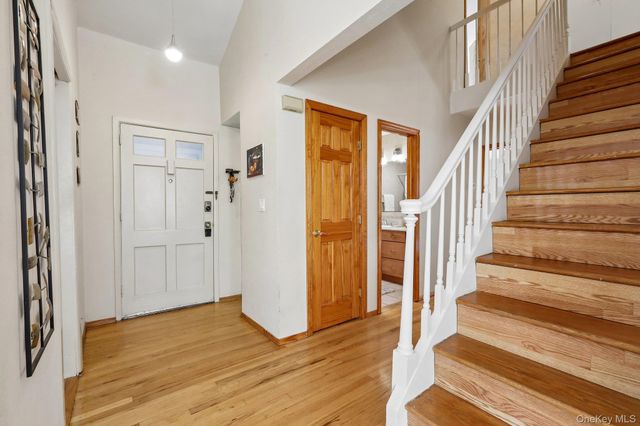 130 Wood Hollow Lane, New Rochelle, NY 10804