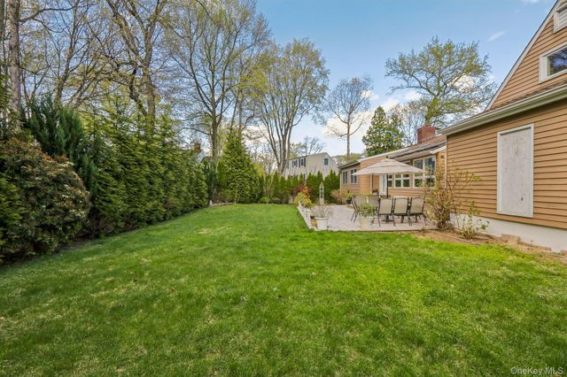 130 Wood Hollow Lane, New Rochelle, NY 10804