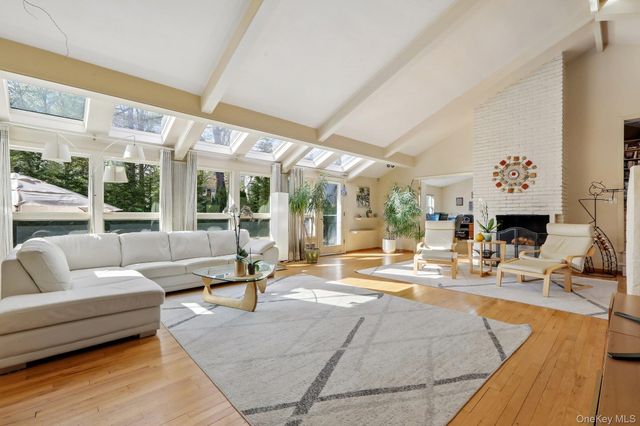 130 Wood Hollow Lane, New Rochelle, NY 10804