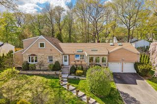 130 Wood Hollow Lane, New Rochelle, NY 10804