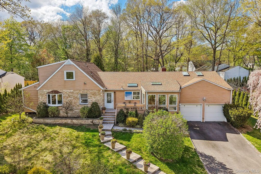 130 Wood Hollow Lane, New Rochelle, NY 10804
