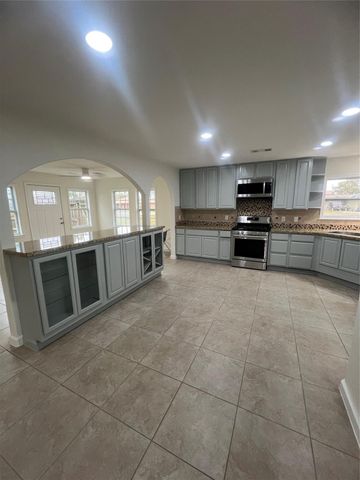 519 N Shady Lane, La Porte, TX 77571