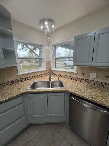 519 N Shady Lane, La Porte, TX 77571