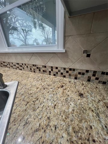 519 N Shady Lane, La Porte, TX 77571