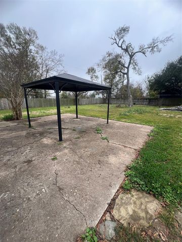 519 N Shady Lane, La Porte, TX 77571