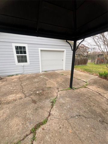 519 N Shady Lane, La Porte, TX 77571