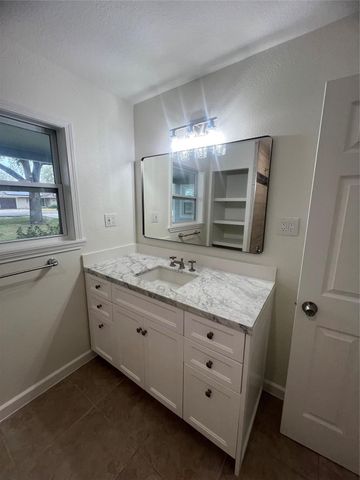 519 N Shady Lane, La Porte, TX 77571