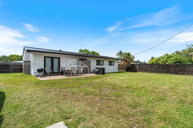 9460 Haitian Dr, Cutler Bay, FL 33189