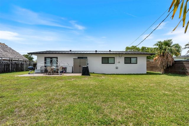 9460 Haitian Dr, Cutler Bay, FL 33189