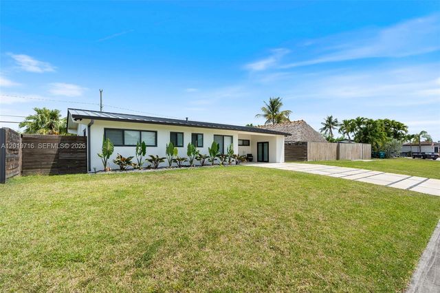 9460 Haitian Dr, Cutler Bay, FL 33189