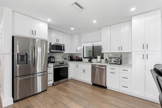 9460 Haitian Dr, Cutler Bay, FL 33189
