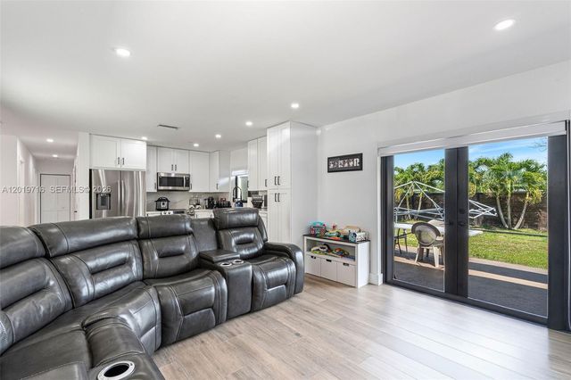 9460 Haitian Dr, Cutler Bay, FL 33189