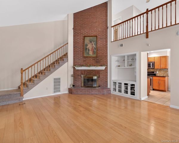 23 Weathervane Way, Warwick, NY 10990