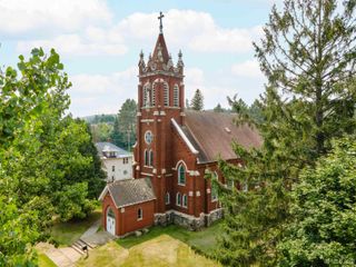 121 N 5th Avenue, Iron River, MI 49935