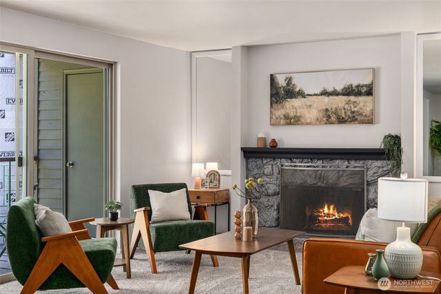 4635 W Lake Sammamish Parkway SE #G206, Issaquah, WA 98027