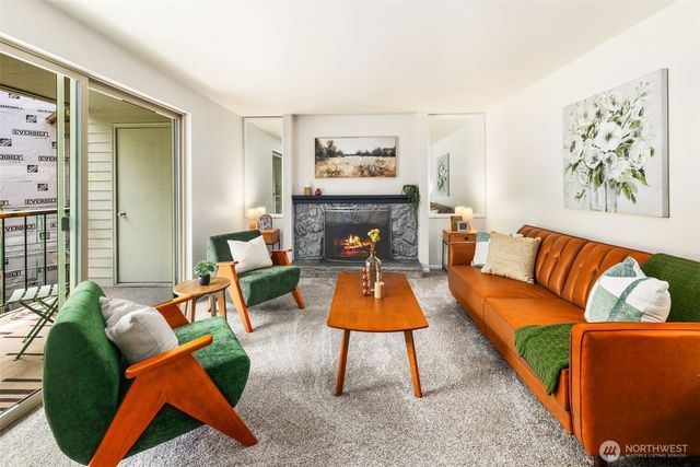 4635 W Lake Sammamish Parkway SE #G206, Issaquah, WA 98027