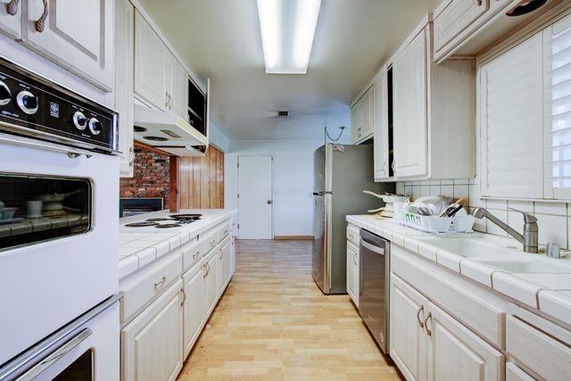 2212 Mauna Loa Dr, Ceres, CA 95307