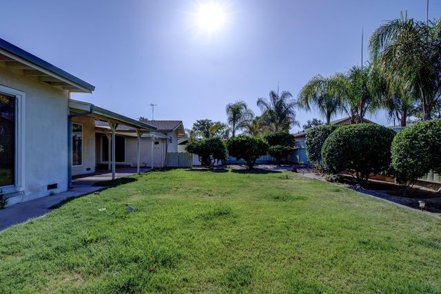 2212 Mauna Loa Dr, Ceres, CA 95307