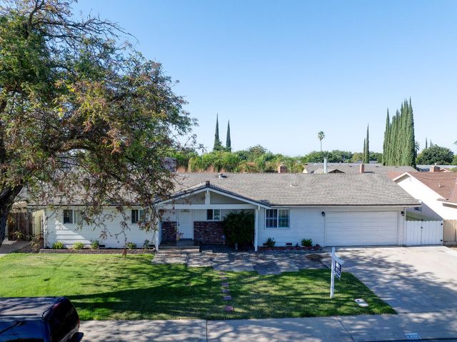 2212 Mauna Loa Dr, Ceres, CA 95307