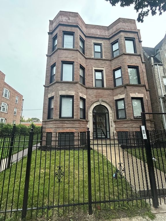 1439 E 66th Place 1W, Chicago, IL 60637