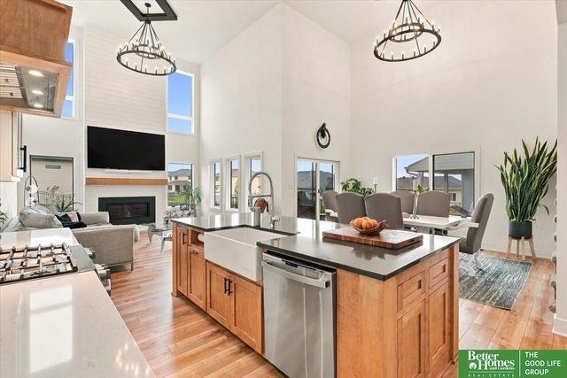 18222 Locust Street, Elkhorn, NE 68022