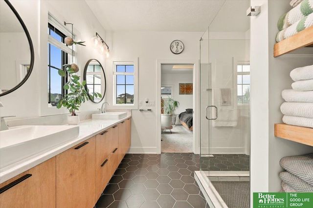 18222 Locust Street, Elkhorn, NE 68022