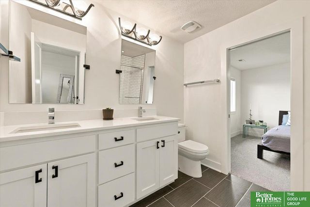 18222 Locust Street, Elkhorn, NE 68022