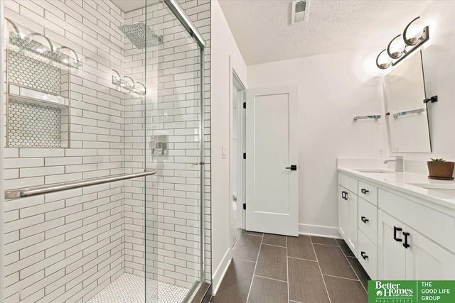 18222 Locust Street, Elkhorn, NE 68022