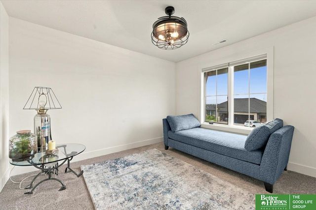 18222 Locust Street, Elkhorn, NE 68022