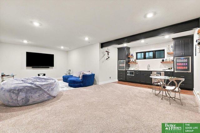 18222 Locust Street, Elkhorn, NE 68022