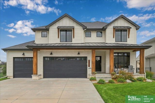 18222 Locust Street, Elkhorn, NE 68022