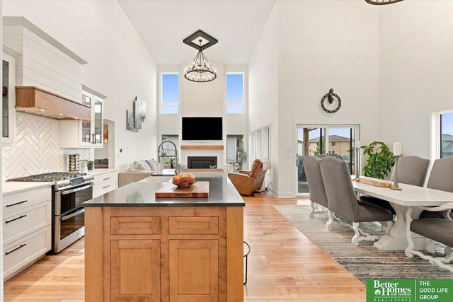 18222 Locust Street, Elkhorn, NE 68022