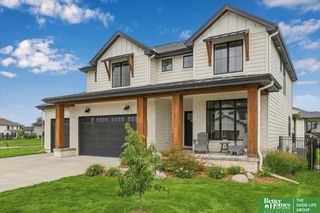 18222 Locust Street, Elkhorn, NE 68022