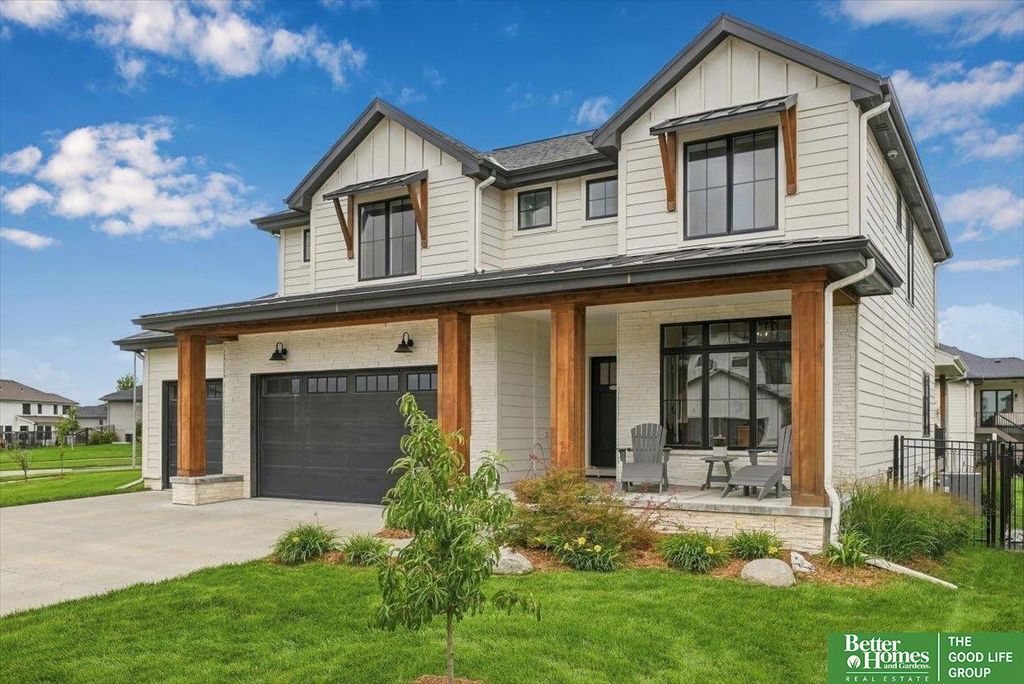 18222 Locust Street, Elkhorn, NE 68022