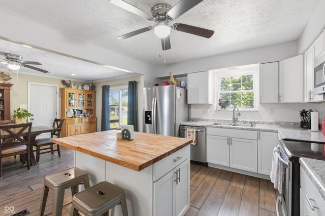 4021 N Graham Road, Whiteland, IN 46184