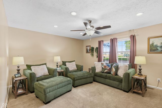 4021 N Graham Road, Whiteland, IN 46184