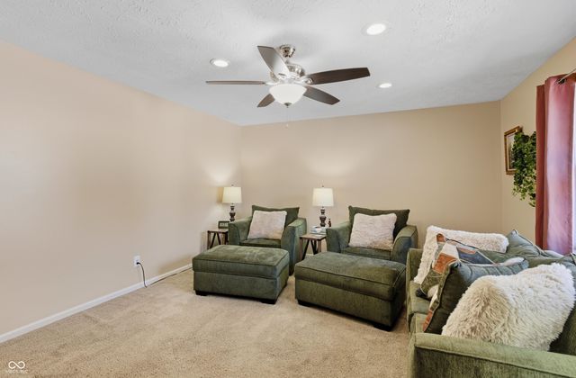 4021 N Graham Road, Whiteland, IN 46184