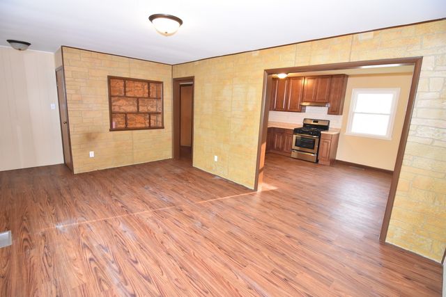 121 Pheasant Trail, Carpentersville, IL 60110