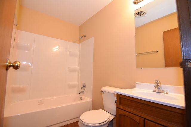 121 Pheasant Trail, Carpentersville, IL 60110