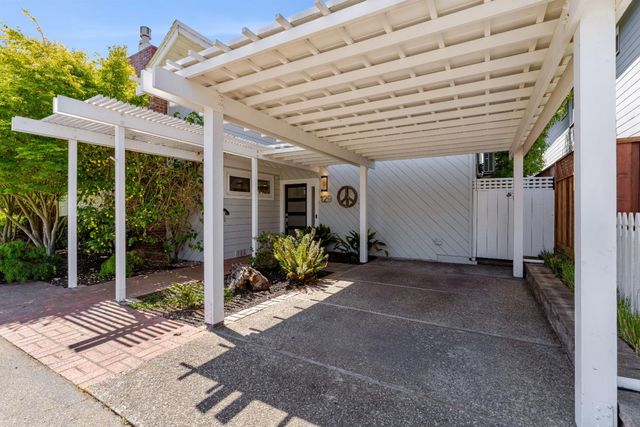 129 Santa Cruz Avenue, Aptos, CA 95003