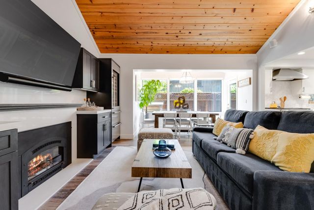 129 Santa Cruz Avenue, Aptos, CA 95003