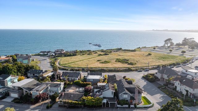 129 Santa Cruz Avenue, Aptos, CA 95003