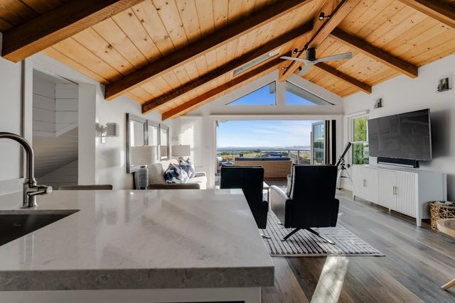 129 Santa Cruz Avenue, Aptos, CA 95003