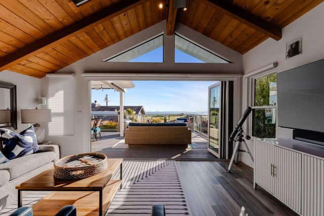 129 Santa Cruz Avenue, Aptos, CA 95003