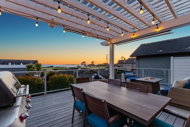 129 Santa Cruz Avenue, Aptos, CA 95003