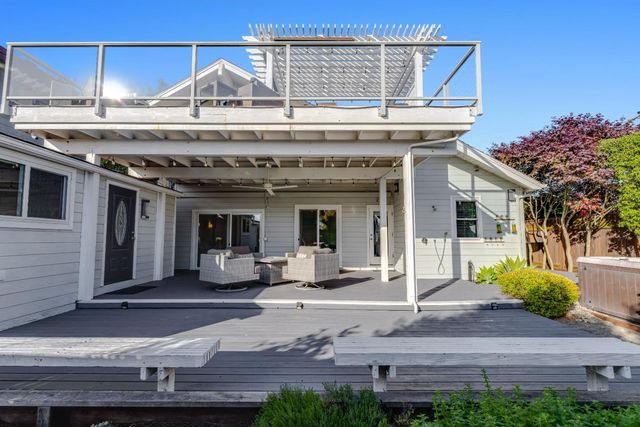 129 Santa Cruz Avenue, Aptos, CA 95003
