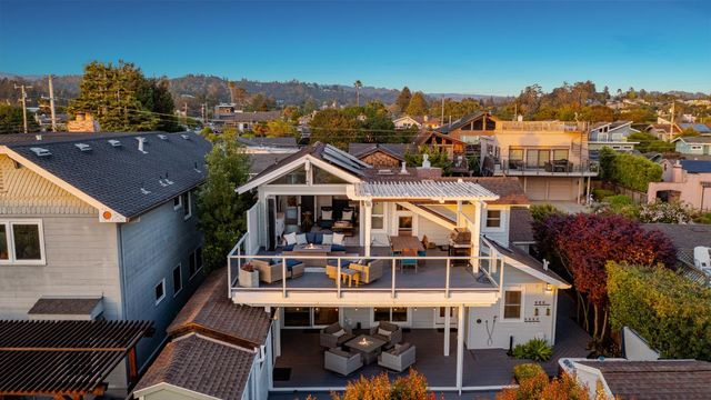 129 Santa Cruz Avenue, Aptos, CA 95003