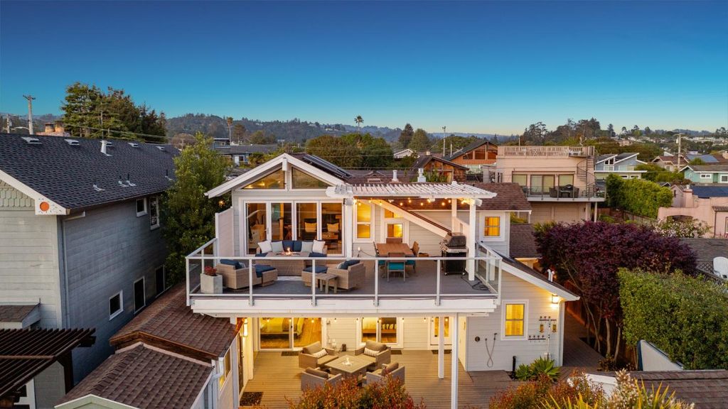 129 Santa Cruz Avenue, Aptos, CA 95003