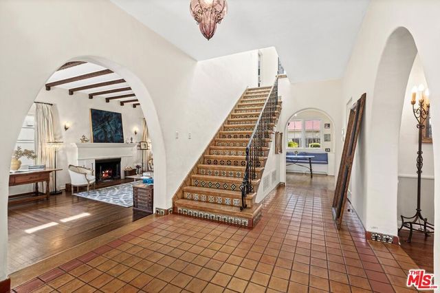 537 N June Street, Los Angeles, CA 90004