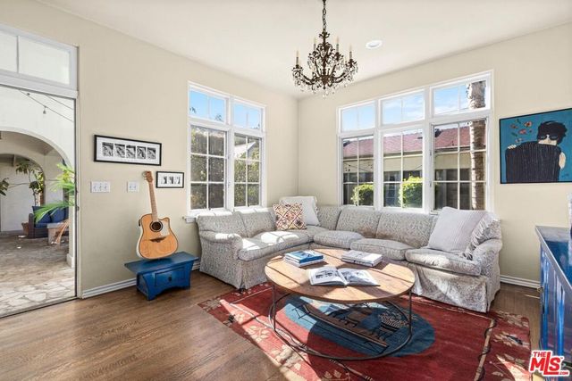 537 N June Street, Los Angeles, CA 90004